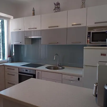 Port View-5 Min From Center Split