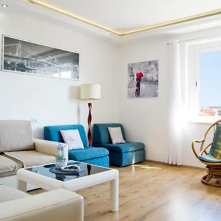 Port View-5 Min From Center Apartment