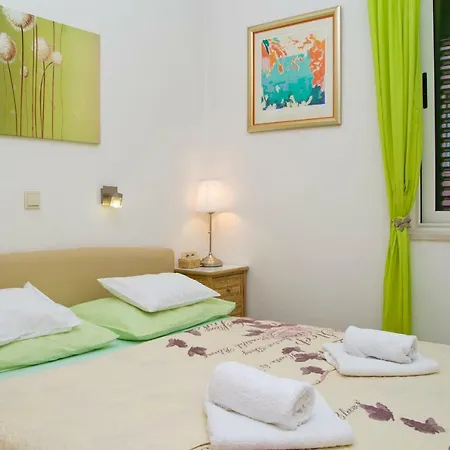 Apartment Port View-5 Min From Center Apartment Split
