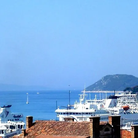 Port View-5 Min From Center 아파트