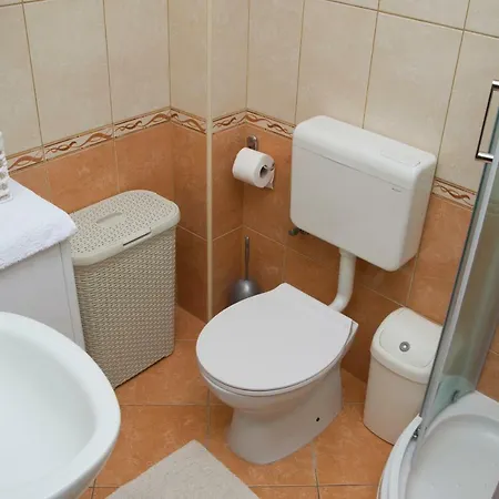 Port View-5 Min From Center דירה *